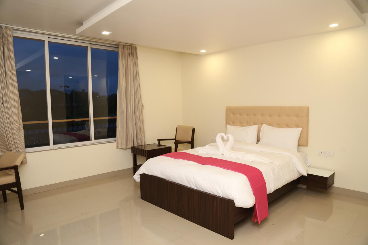 Hotel Saheb Panvel Dış mekan fotoğraf